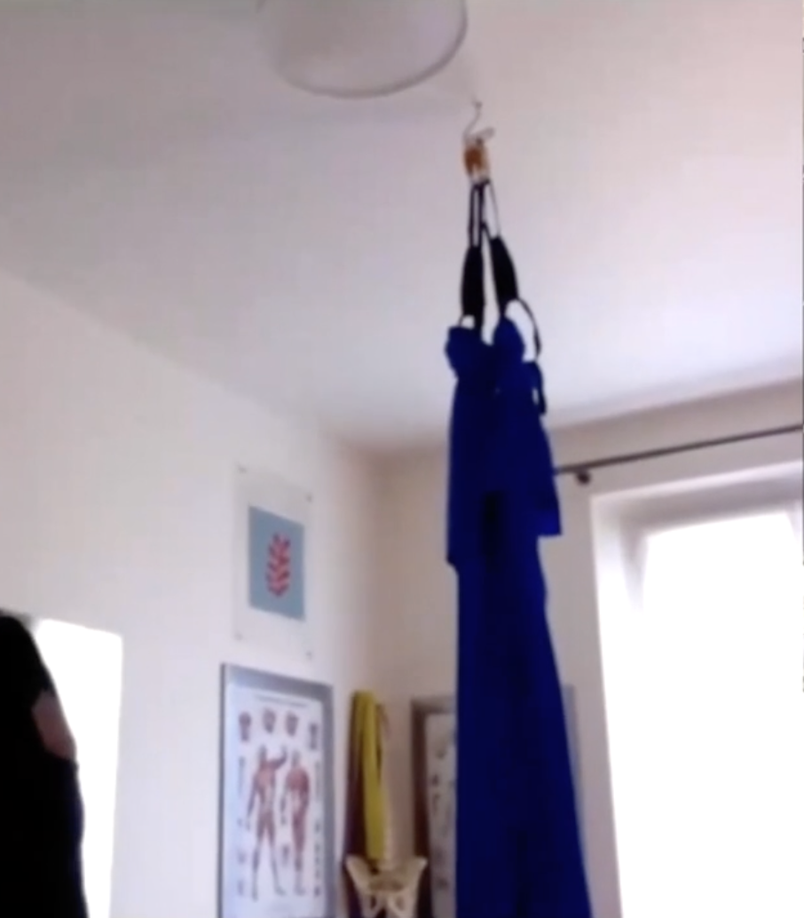 Hamac Fly Yoga® accroché au plafond