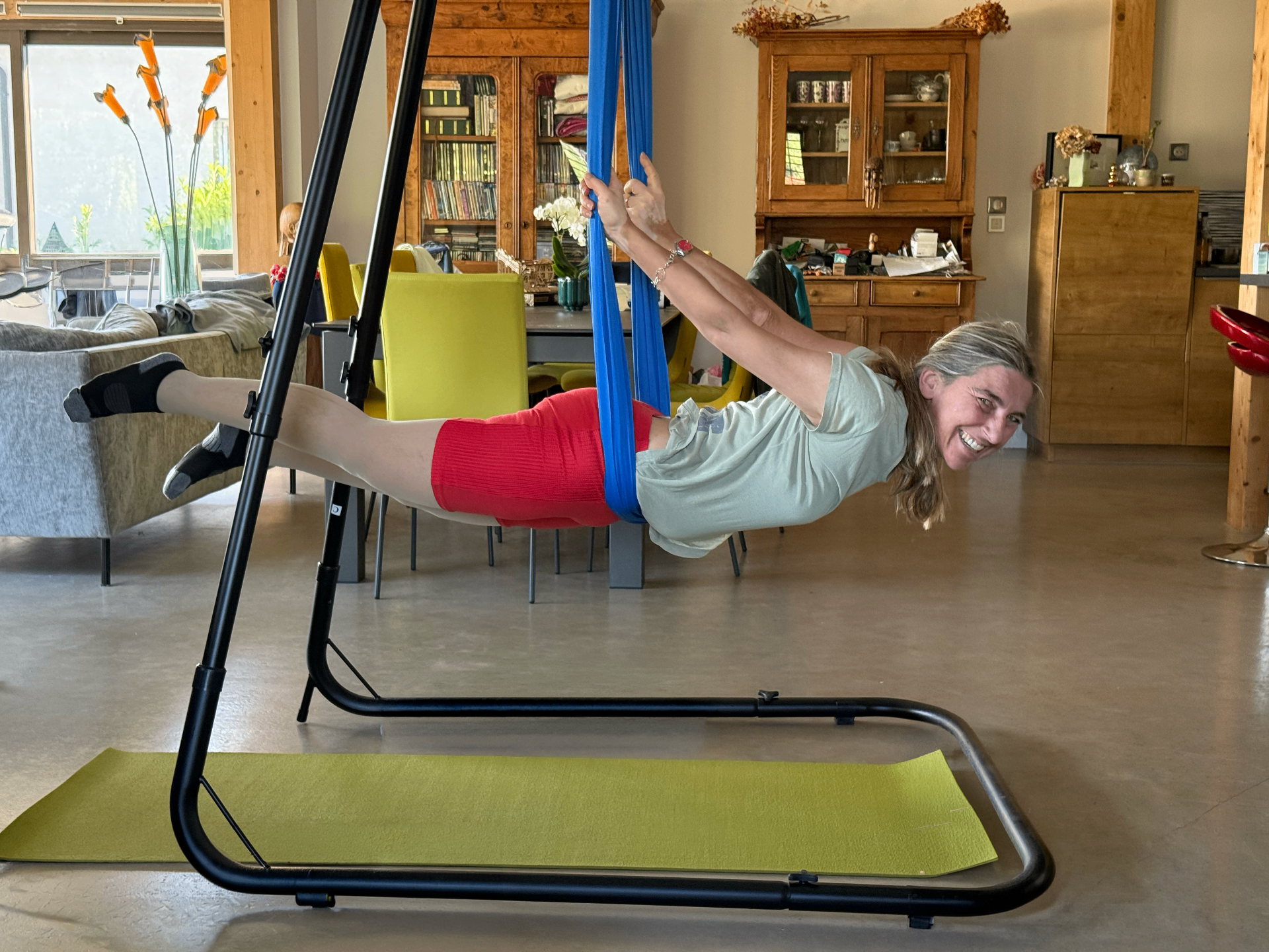Hamac Fly Yoga® sur un portique autoportant
