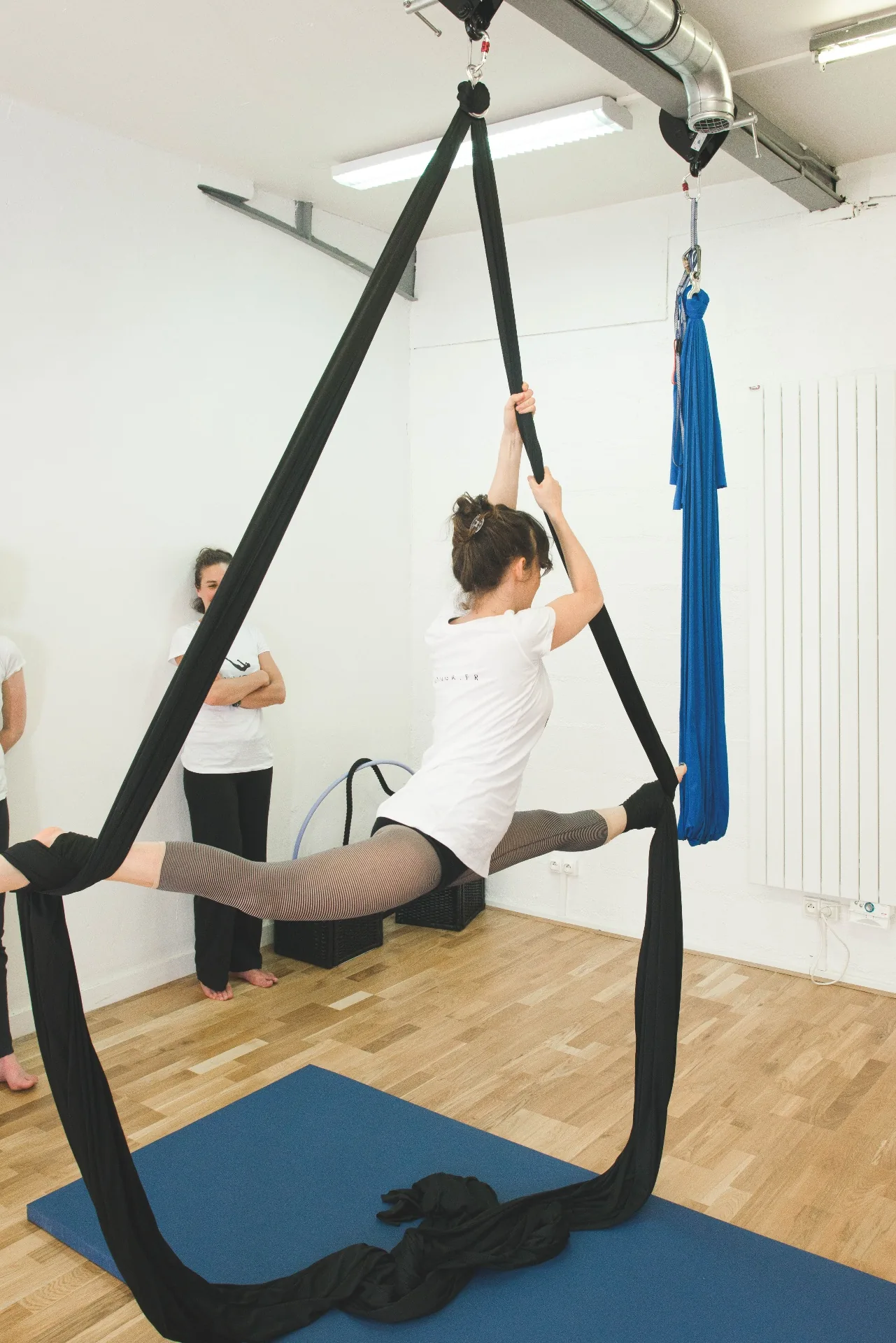 L'Express Style – Le yoga dans les airs